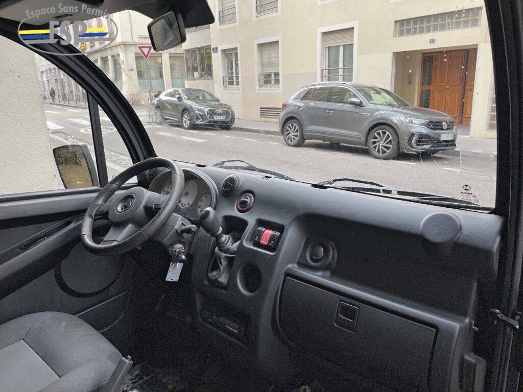 CAMION FOURGON AIXAM D-TRUCK