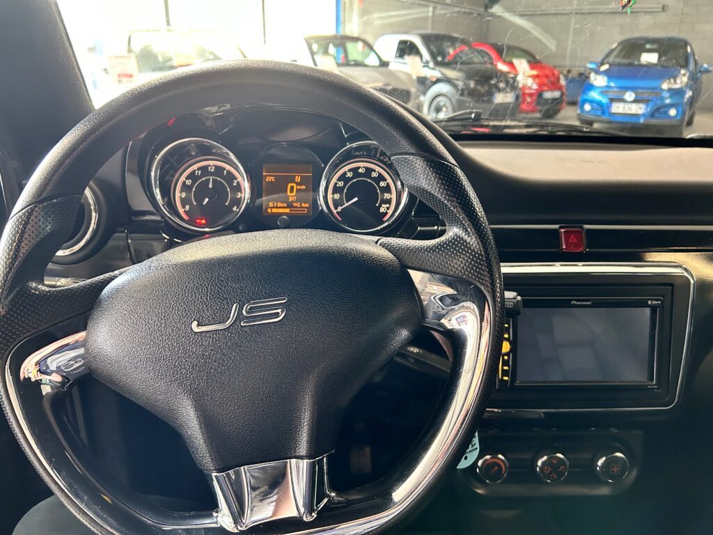 LIGIER JS50 L ELEGANCE