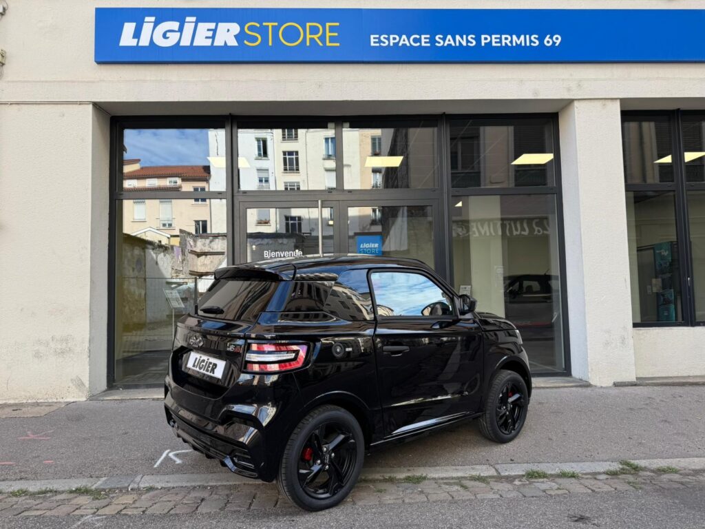 NOUVELLE LIGIER JS50 ELITE